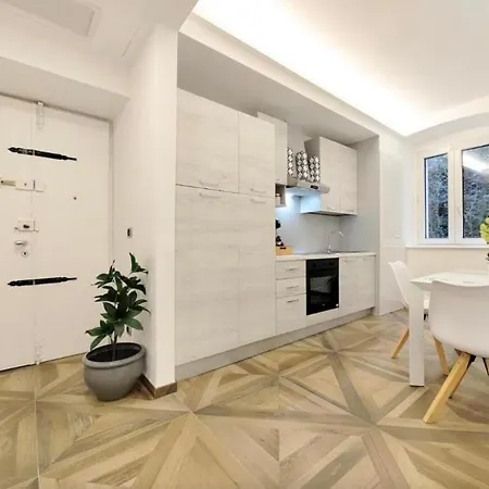 Prisma Suite, A Due Passi Dalla Stazione Διαμέρισμα Τεργέστη